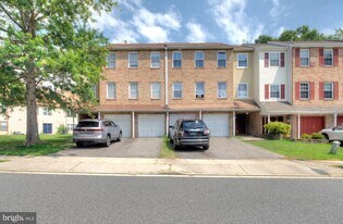 100 Chaucer Rd in Mount Laurel, NJ - Building Photo