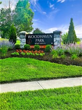 Woodhaven Park in Indianapolis, IN - Foto de edificio - Building Photo