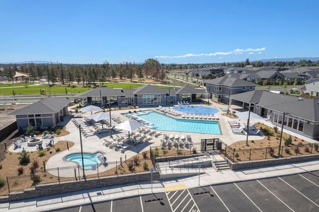 3007 NE Red Jasper Pl in Bend, OR - Building Photo - Building Photo