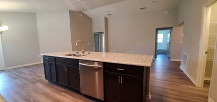 875 Orleans Dr in Eagle Lake, FL - Building Photo - Building Photo