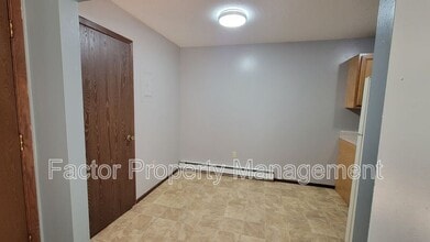 418 Allan Ave in North Mankato, MN - Building Photo - Building Photo