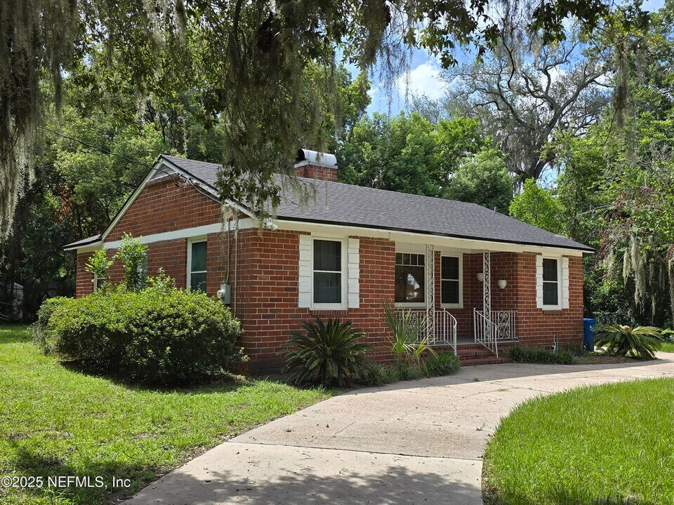 5851 Clifton Ave in Jacksonville, FL - Building Photo