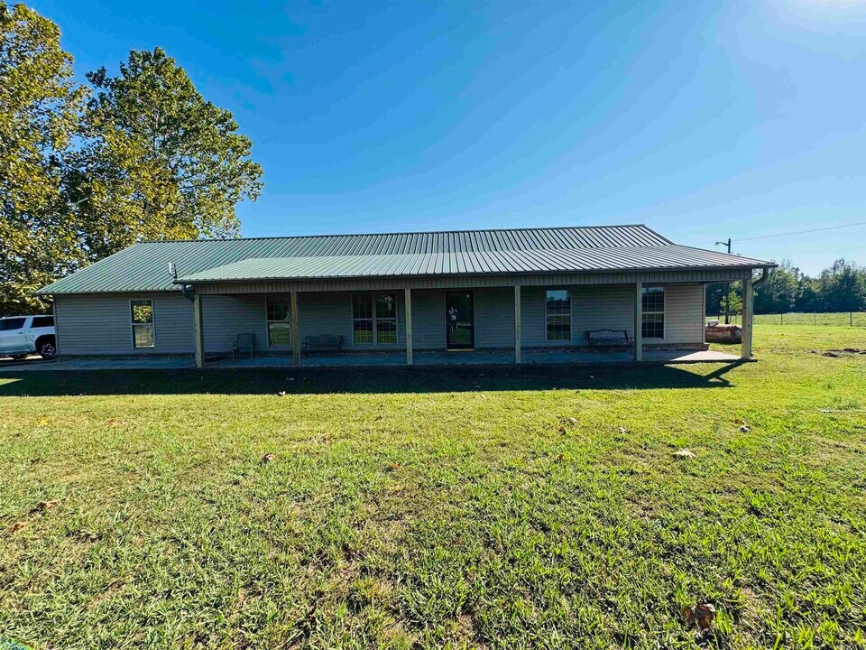 577 Cemetery Rd in Mount Vernon, AR - Building Photo