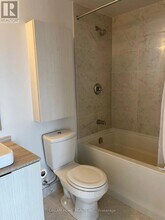 11 Wellesley St W in Toronto, ON - Building Photo - Building Photo