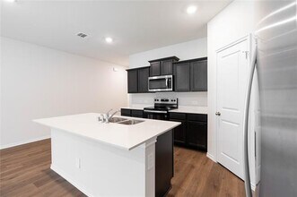 13117 Vis Ml Dr in Providence Village, TX - Foto de edificio - Building Photo