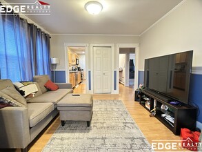 76 Cresthill Rd, Unit 2 in Boston, MA - Building Photo - Building Photo
