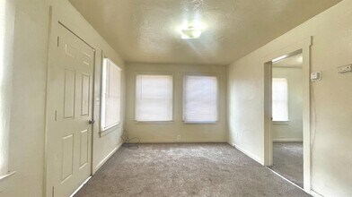 703 N Brown St in Hanford, CA - Building Photo - Building Photo
