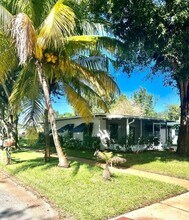 882 NE Rio Ave in Jensen Beach, FL - Building Photo - Building Photo