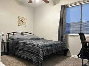 7407 Cloverglen Dr in Dallas, TX - Foto de edificio - Building Photo