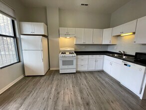1436 W Taylor St in Chicago, IL - Building Photo - Building Photo