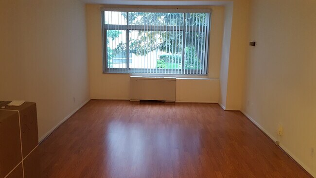2401 H St NW, Unit 201 in Washington, DC - Building Photo - Building Photo