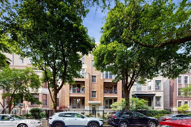 708 W Aldine Ave in Chicago, IL - Building Photo - Building Photo