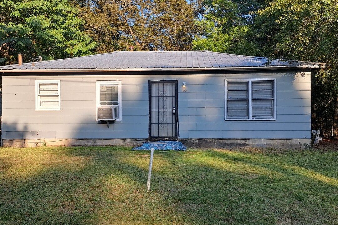 5736 Deborah Dr in Macon, GA - Foto de edificio