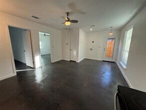 1135 Holly Glen Cir in Dallas, TX - Building Photo - Building Photo