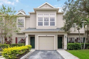 7525 Plantation Cir, Unit Unit 35B in University Park, FL - Building Photo