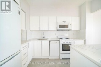 490 Eglinton Ave E in Toronto, ON - Building Photo - Building Photo