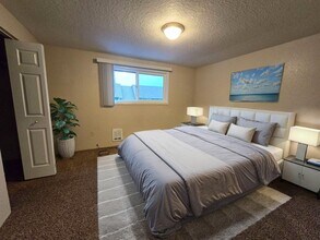 146 NE Atkinson Ct in Roseburg, OR - Building Photo - Building Photo