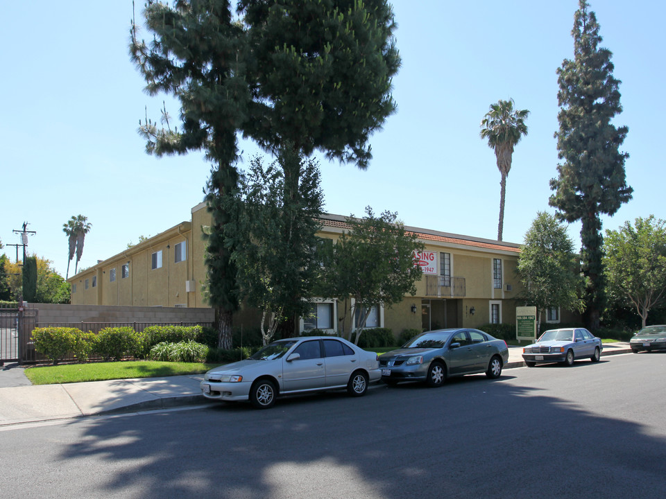 University Gardens in Northridge, CA - Building Photo