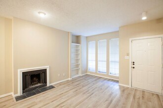 5000 Cedar Springs Rd in Dallas, TX - Building Photo - Building Photo