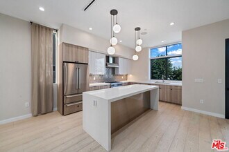 4429 Tujunga Ave in Los Angeles, CA - Building Photo - Building Photo