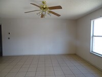 10324 Valle Suave Dr in Socorro, TX - Foto de edificio - Building Photo