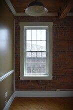 270 Pleasant St, Unit 2nd floor in Northampton, MA - Building Photo - Building Photo