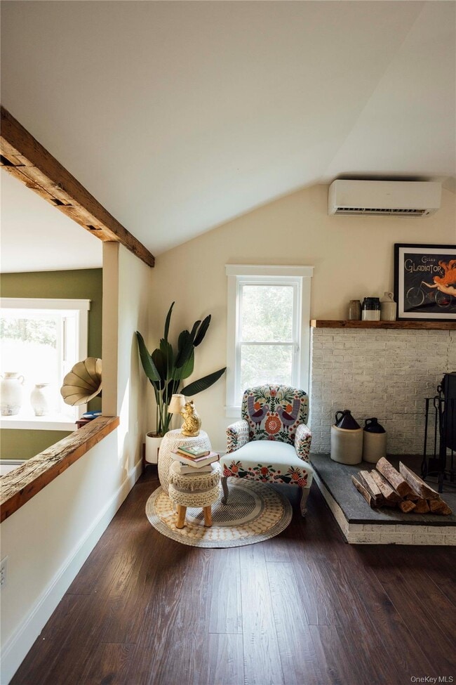 2 Locust St in Chatham, NY - Building Photo - Building Photo