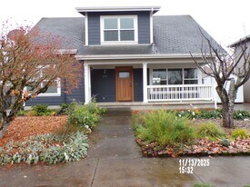 1238 SE Goodnight Ave in Corvallis, OR - Building Photo