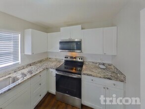 1002 E 108th Ave in Tampa, FL - Building Photo - Building Photo