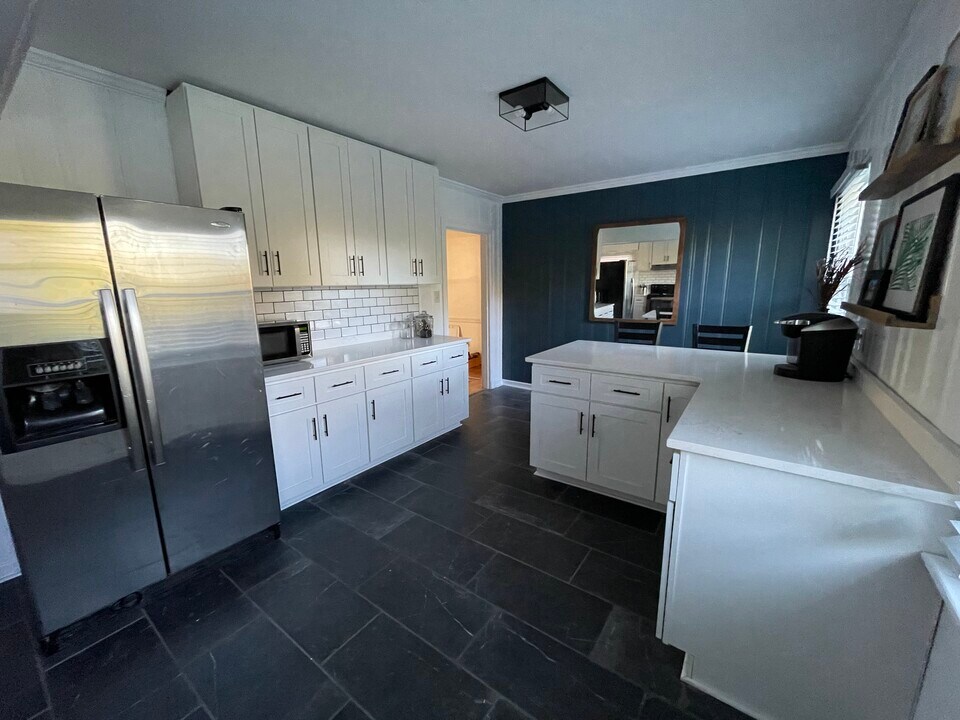 4620 Fort Ave, Unit B- Basement in Lynchburg, VA - Building Photo