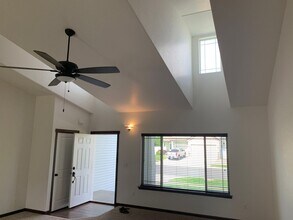 8693 N Boysenberry Loop in Hayden, ID - Foto de edificio - Building Photo