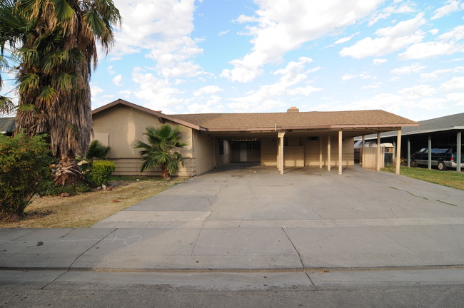 8123 Albany Dr in Stockton, CA - Foto de edificio - Building Photo