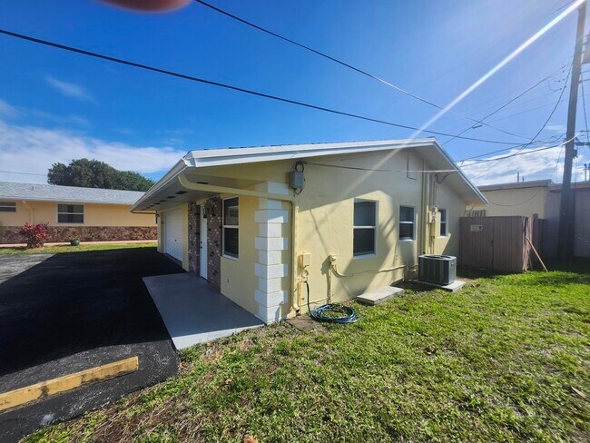 511 NW 60th Way in Hollywood, FL - Building Photo - Building Photo