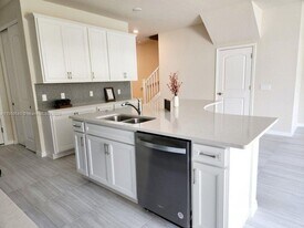 8189 Cinch Way in Greenacres, FL - Building Photo