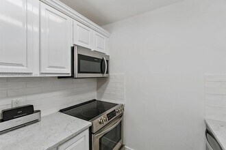 725 Hummingbird Way in North Palm Beach, FL - Foto de edificio - Building Photo