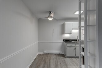 2134 Fairfax Ave, Unit A-12 in Nashville, TN - Building Photo - Building Photo