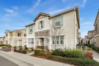 163 Colner Cir in Folsom, CA - Building Photo - Building Photo