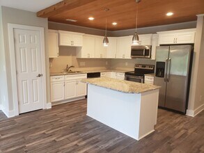 182 Pine Hollow Rd in Holly Ridge, NC - Building Photo - Building Photo