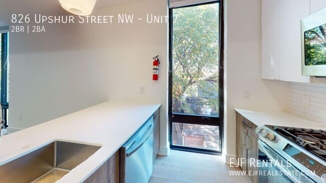 826 Upshur St NW in Washington, DC - Foto de edificio - Building Photo