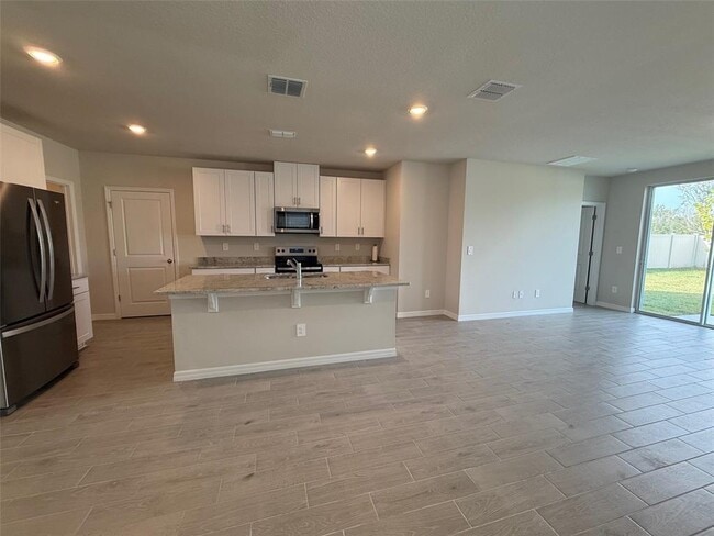 3921 Radiant Mountain Dr in Plant City, FL - Building Photo - Building Photo