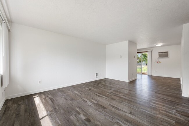 219 E Hawthorne Rd in Spokane, WA - Building Photo - Building Photo