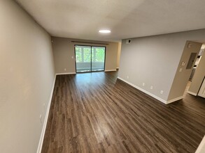 915 Seasons Pkwy in Norcross, GA - Building Photo - Building Photo
