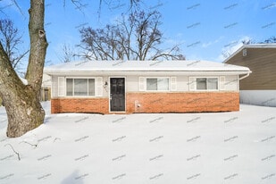 4906 Refugee Rd in Columbus, OH - Building Photo