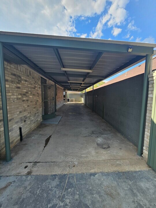 1506 Drake St in Laredo, TX - Building Photo