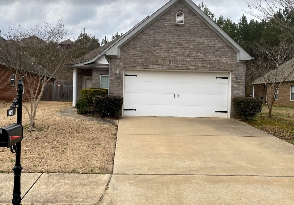 250 Oxmoor Pl in Birmingham, AL - Building Photo