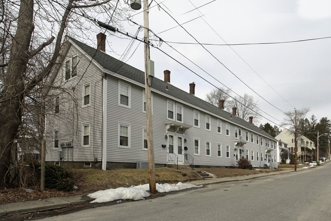 7-17 High St in Whitinsville, MA - Foto de edificio - Building Photo