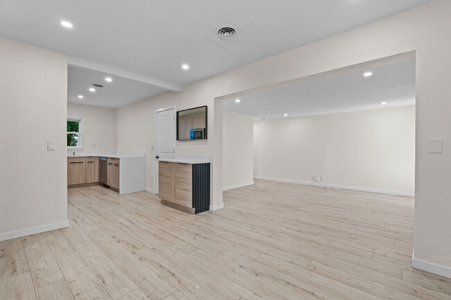 1401 Drew St in Clearwater, FL - Foto de edificio - Building Photo