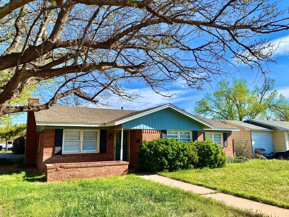 3020 45th St in Lubbock, TX - Building Photo