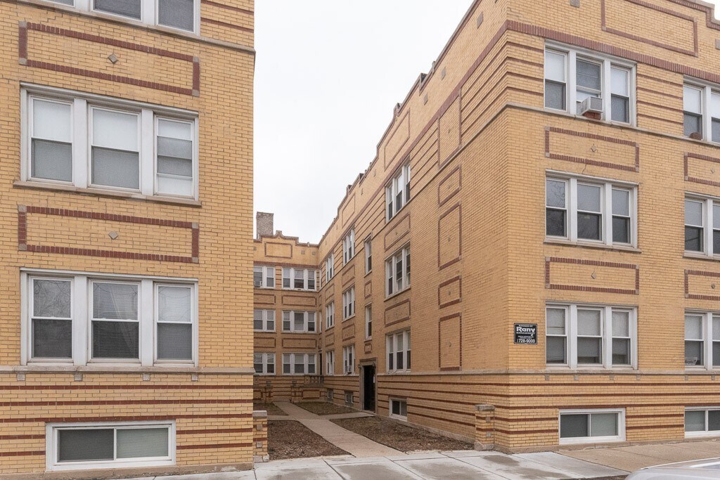 4409 N Kenneth Ave in Chicago, IL - Building Photo