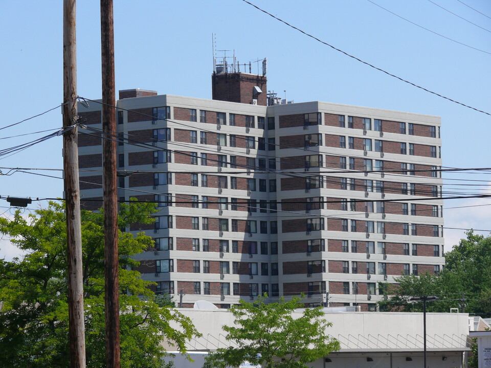 Riverview Plaza in Elyria, OH - Building Photo